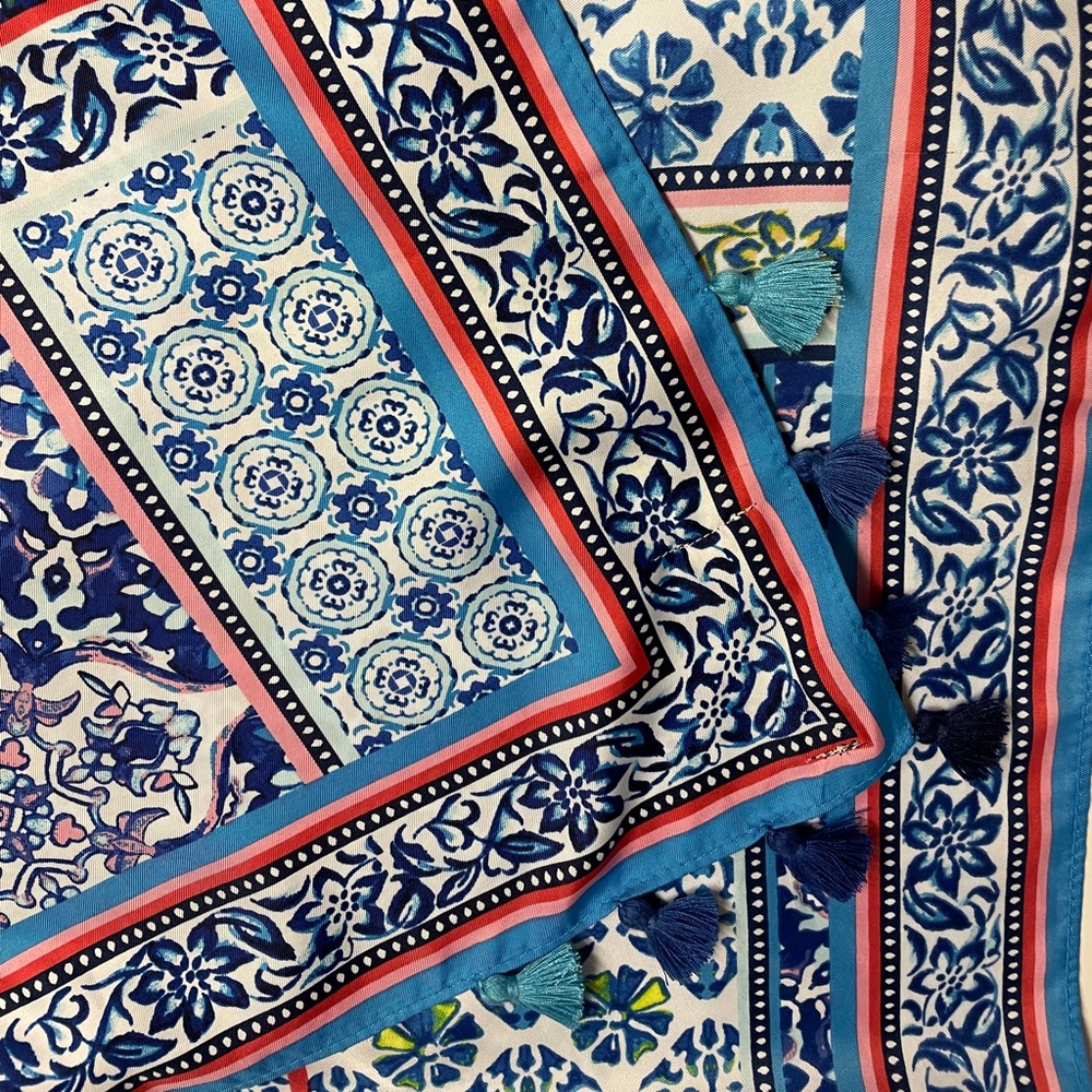 9 Chase uniform scarves